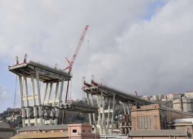 Ponte Genova, no a demolizione per amianto. Ma il fiume sotto ne ha di più