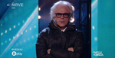 Crozza/Briatore reinventa il pecorino sardo “Vintage, con la buccia pitonata”
