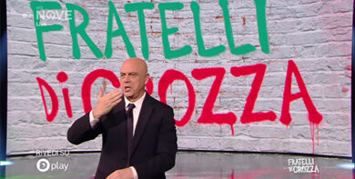 Il monologo di Maurizio Crozza: “Chiudere i porti? Chiudi i pori!”