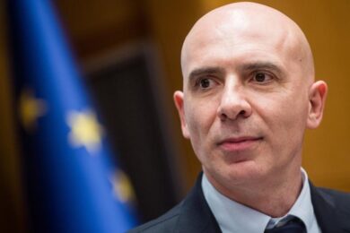 Rai: con il m5s a picco e il disastro grillino a Roma, Salini prepara la fuga?