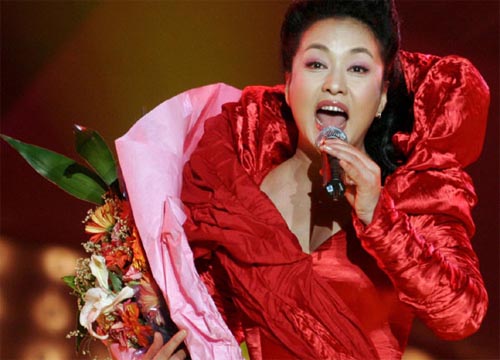 Cina, la “fiaba di Stato” della first lady Peng Liyuan Cina, la “fiaba di Stato” della first lady Peng Liyuan