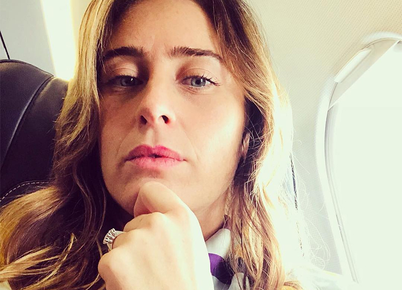 Maria Elena Boschi in look bianco si commuove in Aula: ecco perché. VIDEO