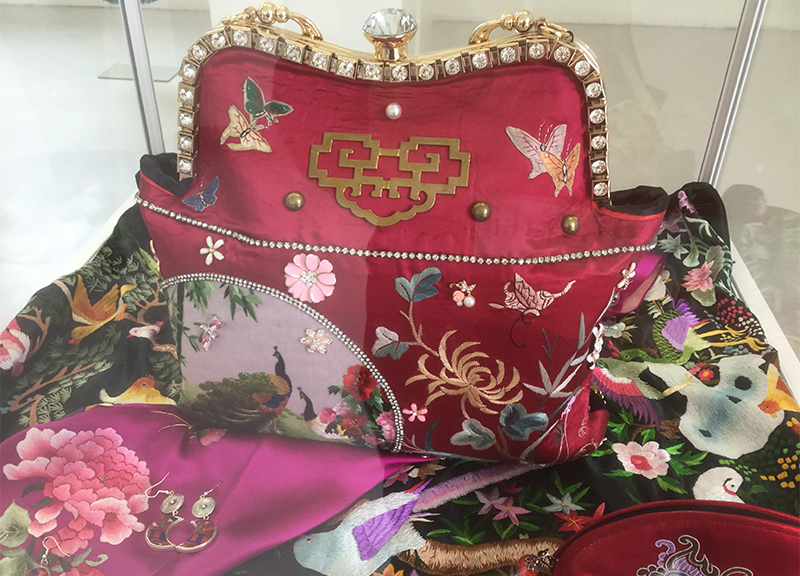 Arte e design, siamo tutti cinesi. Esplode il gusto per il dragone. FOTO