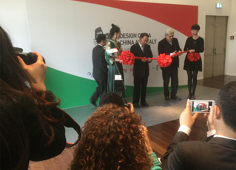 Arte e design, siamo tutti cinesi. Esplode il gusto per il dragone. FOTO