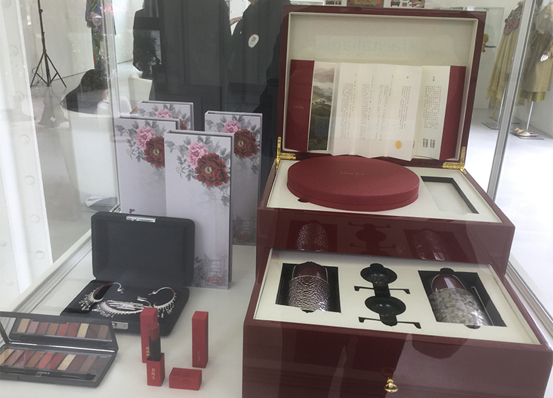 Arte e design, siamo tutti cinesi. Esplode il gusto per il dragone. FOTO