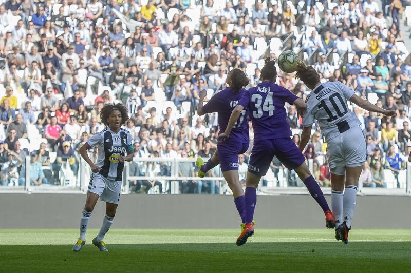 Juventus-Fiorentina, show con 39mila tifosi (gratis). E un ‘liscio’ decide lo scudetto