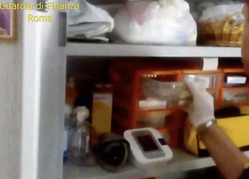 Casa di riposo abusiva ai Castelli. Nel letto una 90enne morta da giorni