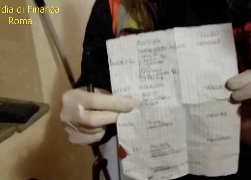 Casa di riposo abusiva ai Castelli. Nel letto una 90enne morta da giorni