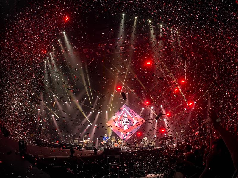 Le Vibrazioni celebrano i 20 anni. Concerto-evento al Forum di Assago Le Vibrazioni celebrano i 20 anni. Concerto-evento al Forum di Assago