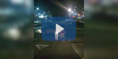 Rifiuti, butta frigorifero in strada: “zozzone” inchiodato dalle telecamere