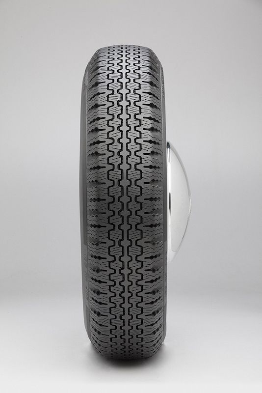 Alla Milano Sanremo Pirelli gomma la Mercedes 300 SL Gullwing