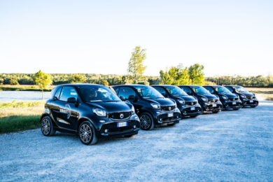 Auto, la tedesca Smart diventa cinese: alleanza al 50% tra Daimler e Geely