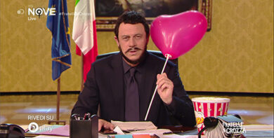 Crozza: il Salvini innamorato apre i porti