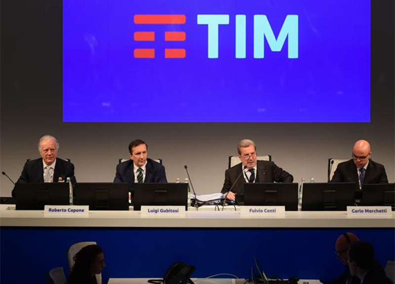 Tim, Vivendi ritira la richiesta di revoca. Pax con Elliott. Titolo boom Tim, Vivendi ritira la richiesta di revoca. Pax con Elliott. Titolo boom