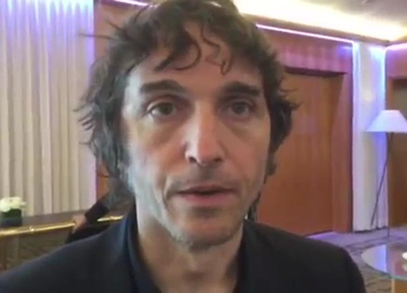 Cruciani va a Verona travestito da “Voltaire” Cruciani va a Verona travestito da “Voltaire”