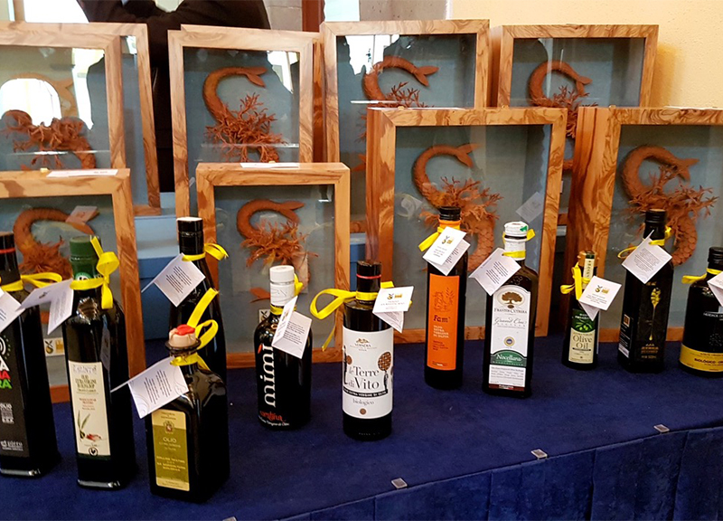Dall’Etna al Vesuvio, il Sirena d’Oro di Sorrento unisce nel segno dell’olio Dall’Etna al Vesuvio, il Sirena d’Oro di Sorrento unisce nel segno dell’olio