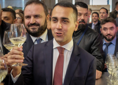 Verona, il sindaco diffida Di Maio: “Non venga al Vinitaly”. M5S: “Follia”