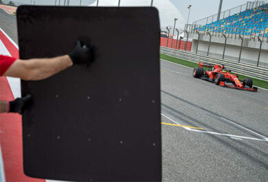 Ferrari: Mick Schumacher brilla, sesto sotto gli occhi di mamma Corinna