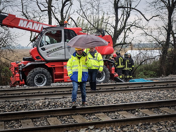 Incidente sul lavoro nel Milanese : due operai morti Incidente sul lavoro nel Milanese : due operai morti