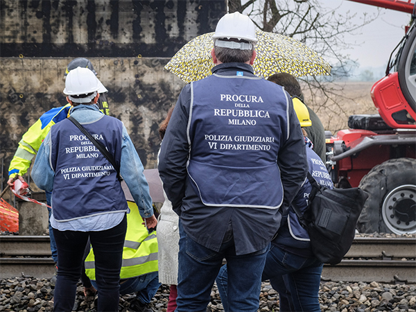 Incidente sul lavoro nel Milanese : due operai morti Incidente sul lavoro nel Milanese : due operai morti