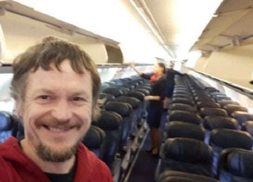 Orio, unico passeggero su un aereo Ryanair da 188 posti da Vilnius. FOTO Orio, unico passeggero su un aereo Ryanair da 188 posti da Vilnius. FOTO
