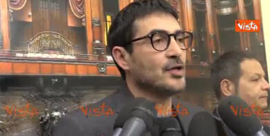 Fratoianni: Italia in recessione e Salvini pensa a padre e madre nei documenti