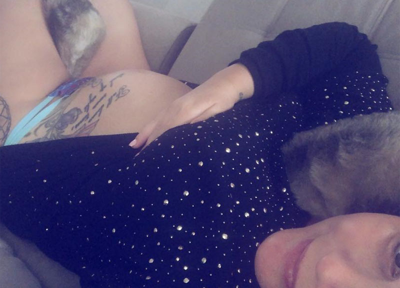 Cristiano Ronaldo: la sorella incinta mostra il pancione tatuato Cristiano Ronaldo: la sorella incinta mostra il pancione tatuato