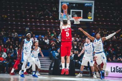 Olimpia Milano, cade contro Sassari. Pianigiani: “Oggi non ne avevamo, ma…”