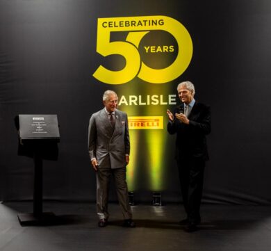IL PRINCIPE DI GALLES VISITA LO STABILIMENTO PIRELLI DI CARLISLE