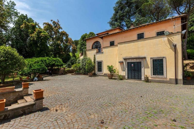 Eduardo De Filippo, a Velletri la sua villa in vendita per poco più di 1.5 mln Eduardo De Filippo, a Velletri la sua villa in vendita per poco più di 1.5 mln