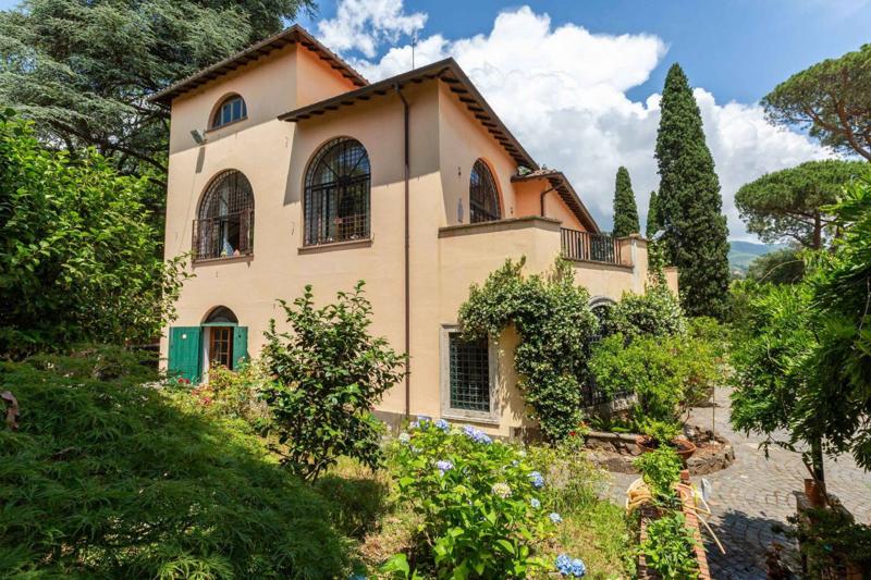 Eduardo De Filippo, a Velletri la sua villa in vendita per poco più di 1.5 mln Eduardo De Filippo, a Velletri la sua villa in vendita per poco più di 1.5 mln