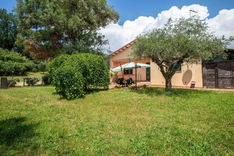 Eduardo De Filippo, a Velletri la sua villa in vendita per poco più di 1.5 mln Eduardo De Filippo, a Velletri la sua villa in vendita per poco più di 1.5 mln