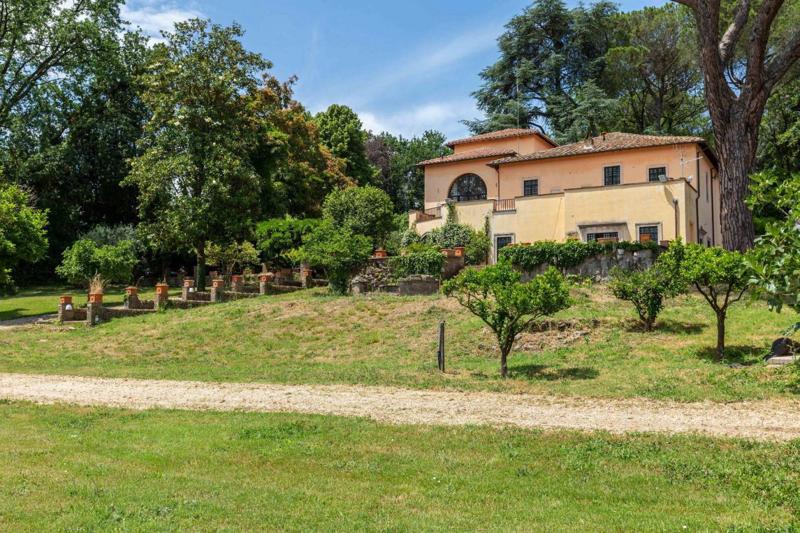 Eduardo De Filippo, a Velletri la sua villa in vendita per poco più di 1.5 mln Eduardo De Filippo, a Velletri la sua villa in vendita per poco più di 1.5 mln