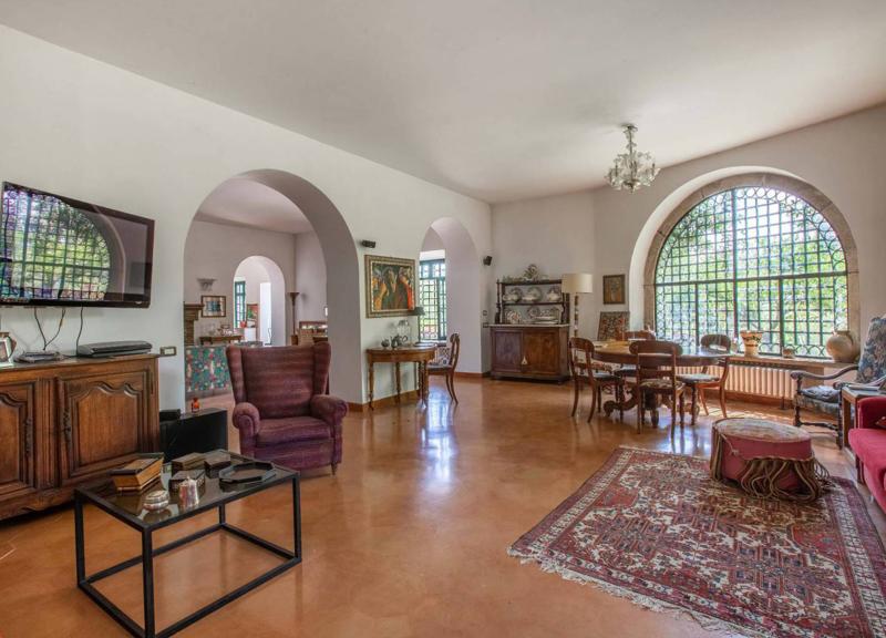 Eduardo De Filippo, a Velletri la sua villa in vendita per poco più di 1.5 mln Eduardo De Filippo, a Velletri la sua villa in vendita per poco più di 1.5 mln