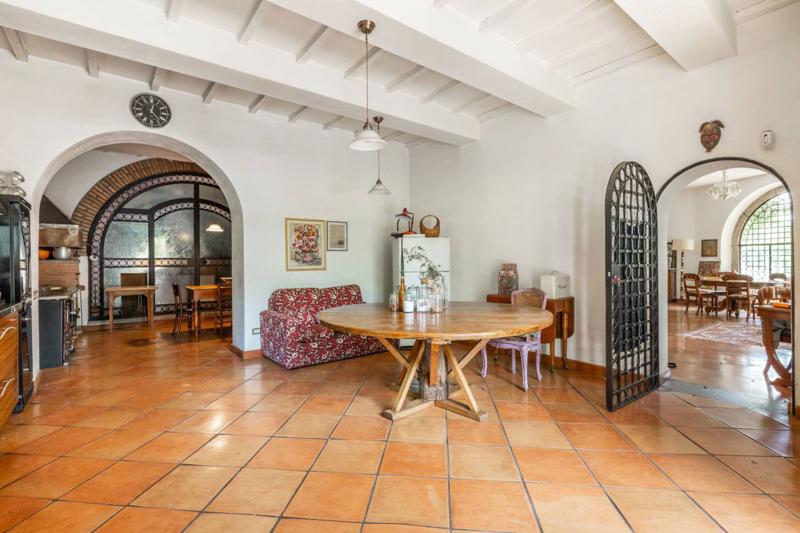 Eduardo De Filippo, a Velletri la sua villa in vendita per poco più di 1.5 mln Eduardo De Filippo, a Velletri la sua villa in vendita per poco più di 1.5 mln