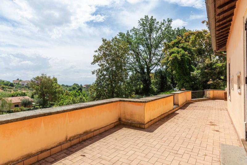 Eduardo De Filippo, a Velletri la sua villa in vendita per poco più di 1.5 mln Eduardo De Filippo, a Velletri la sua villa in vendita per poco più di 1.5 mln