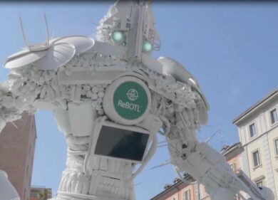 Fuorisalone 2019: RoBotl, il supereroe green che “domina” Milano. FOTO