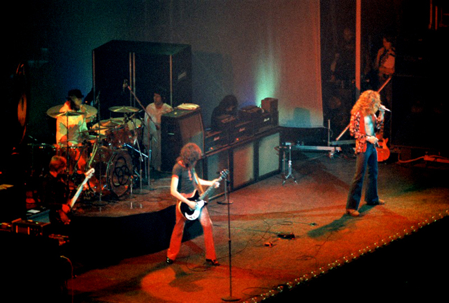 Led Zeppelin, The Eagles, Patty Smith… gli strumenti delle leggende ‘suonano’ a New York Led Zeppelin, The Eagles, Patty Smith… gli strumenti delle leggende ‘suonano’ a New York