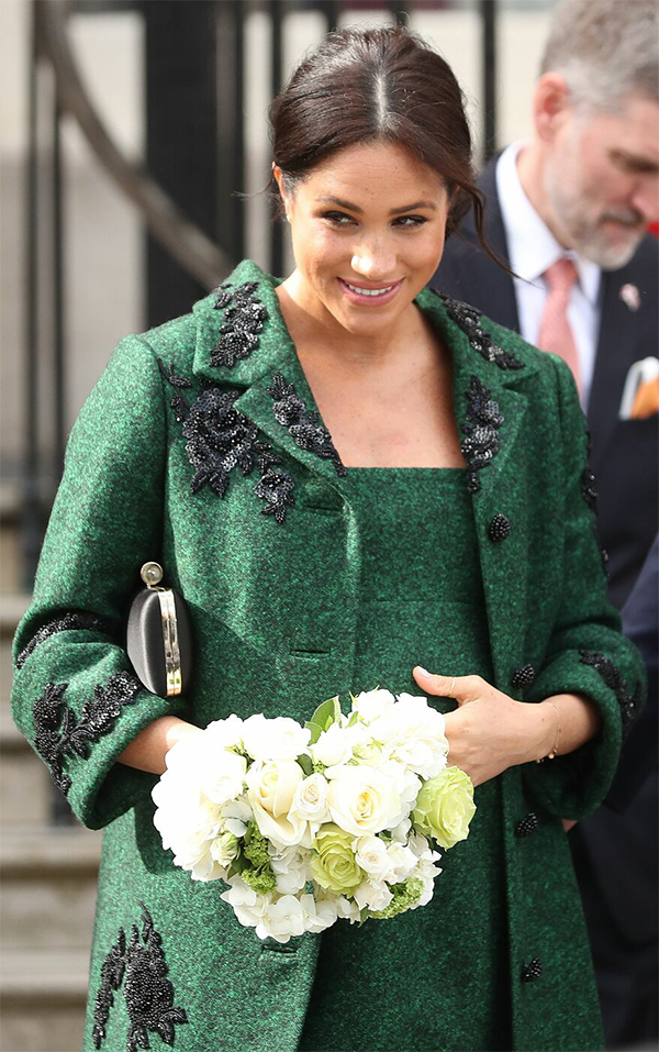 Meghan Markle incinta look: l’analisi di 80 abiti in 8 mesi. ROYAL FAMILY NEWS