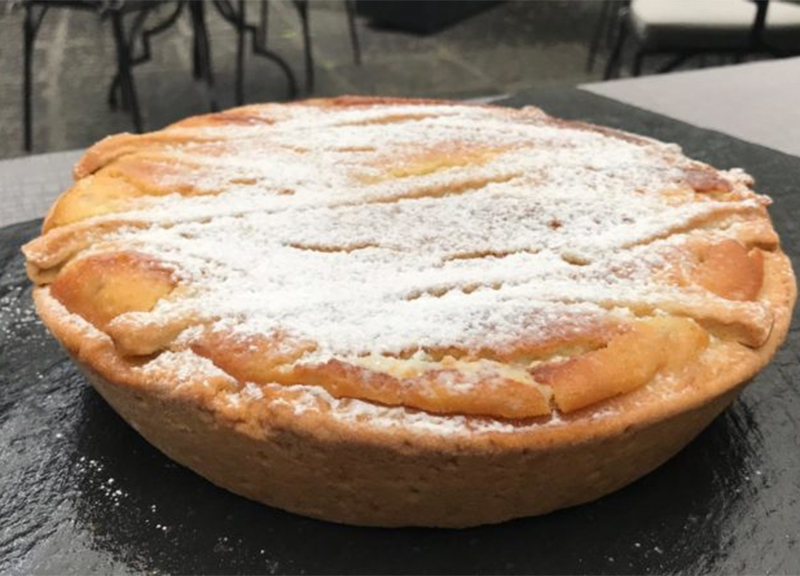 Sua Maestà la Pastiera. Leggende e realtà del dolce che celebra la Primavera Sua Maestà la Pastiera. Leggende e realtà del dolce che celebra la Primavera
