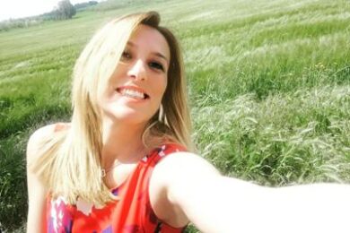 Di Maio, la fidanzata Virginia Saba sexy e sportiva: scatenata sul surf. FOTO