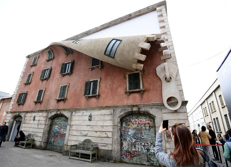 La paranza dei designer.Salone del mobile, metafora autoreferenziale di Milano