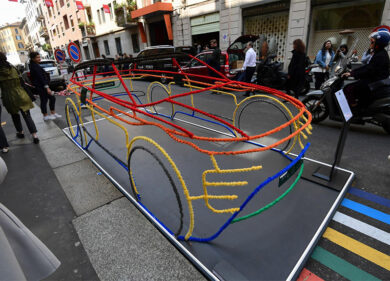 La paranza dei designer.Salone del mobile, metafora autoreferenziale di Milano