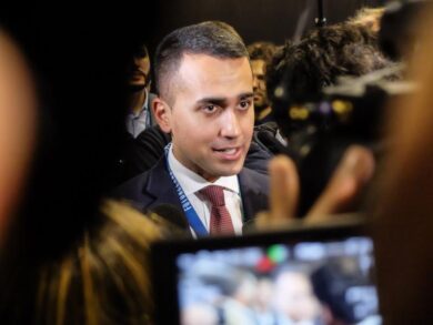 Di Maio al Salone del Mobile: flat tax dipende da costi, nessun aumento IVA