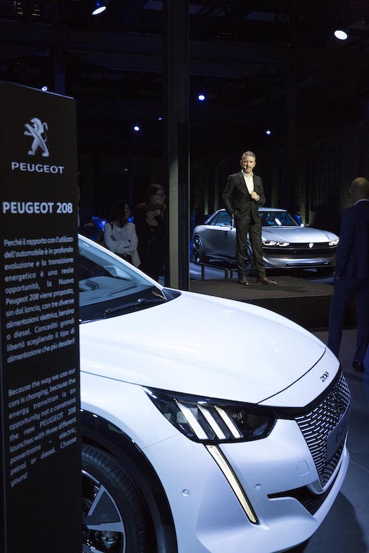 La nova PEUGEOT e-208 protagonista alla Milano Design week La nova PEUGEOT e-208 protagonista alla Milano Design week