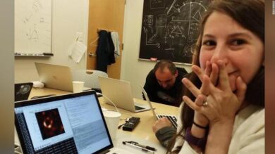 Dal buco nero alla lampada insegui sole: la scienza è un “gioco da ragazze”