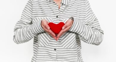 Lavorare a maglia come lo yoga: ecco i benefici per mente e corpo