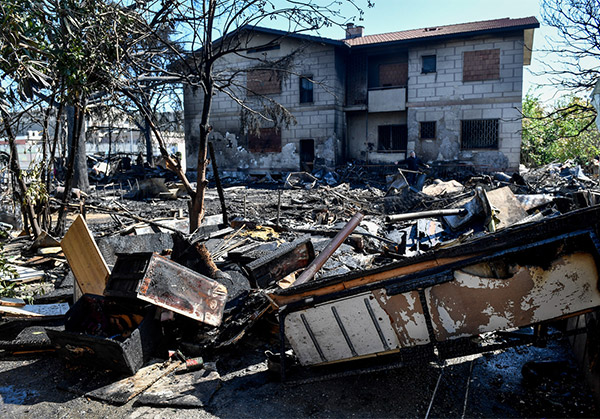 Incendio nel campo nomadi di via Bonfadini, non risultano feriti