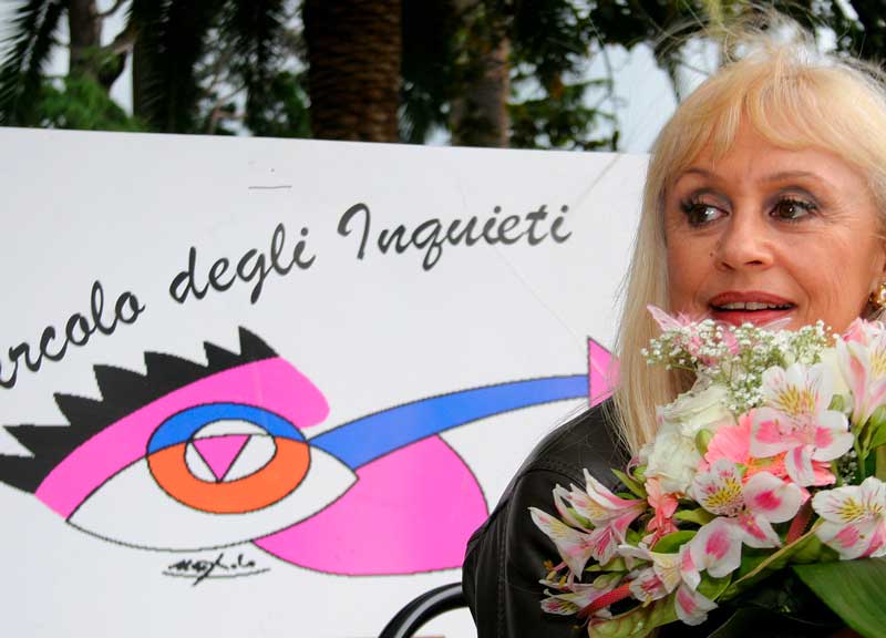 Raffaella Carrà regina della tv. Non basta, ecco cosa prepara per il futuro