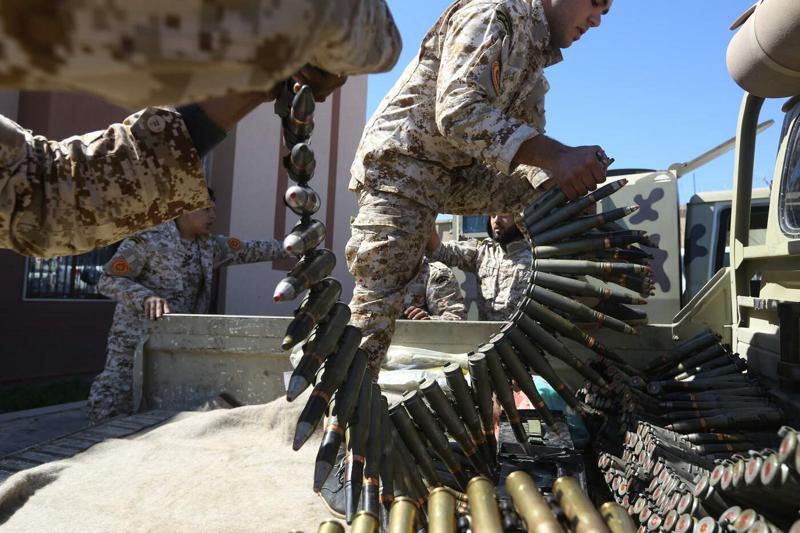 Libia: come far soldi con la guerra. Metalli preziosi, Etf, fondi bilanciati Libia: come far soldi con la guerra. Metalli preziosi, Etf, fondi bilanciati